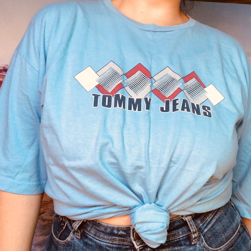 ❄️“Tommy Jeans” Tee❄️ - Picture 1 of 6